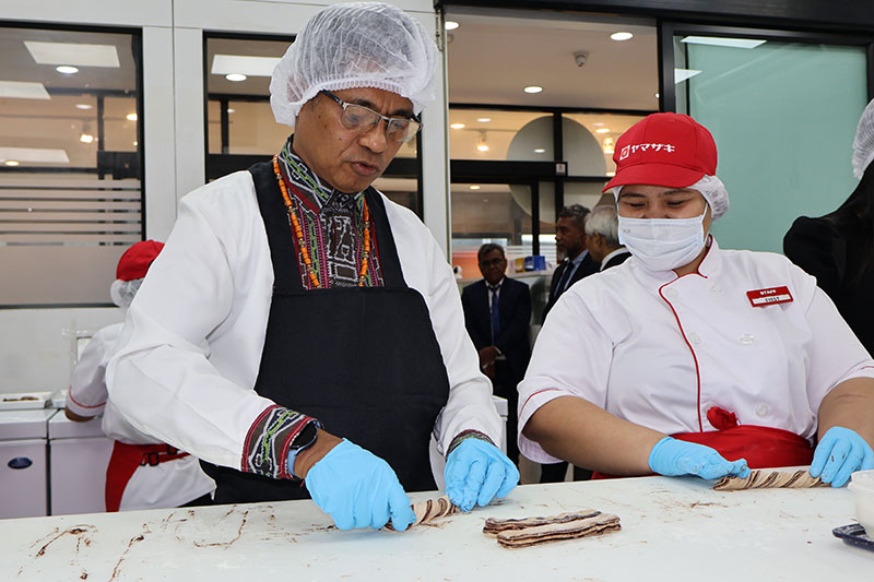 Timorese Vice Prime Minister visits APCD and joins baking workshop!