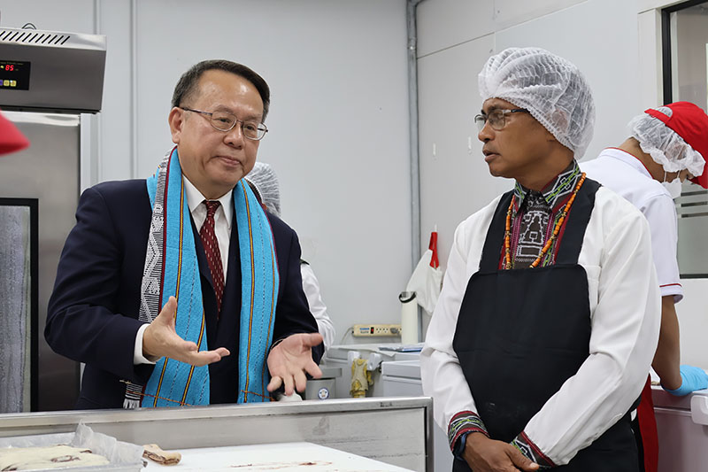 Timorese Vice Prime Minister visits APCD and joins baking workshop!