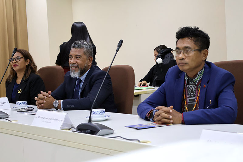 Timorese Vice Prime Minister visits APCD and joins baking workshop!