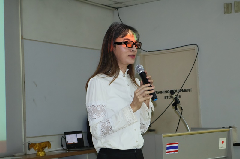 Trainee with visual disability delivered &nbsp;speech to express appreciation for the valuable opportunity.
