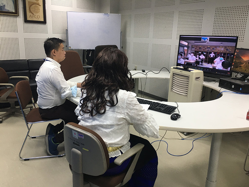 On the occasion of the International Day of Persons with Disabilities on 3 December 2021, Mr. Watcharapol Chuengcharoen, Chief of Networking and Collaboration, and Ms. Supaanong Panyasirimongkol, APCD Networking and Collaboration Officer, exchanged "different ability" terms with Japanese school children. Ms. Yuko Kawai, JICA Thailand representative, moderated the special class. The pupils were inspired by ability diversity.