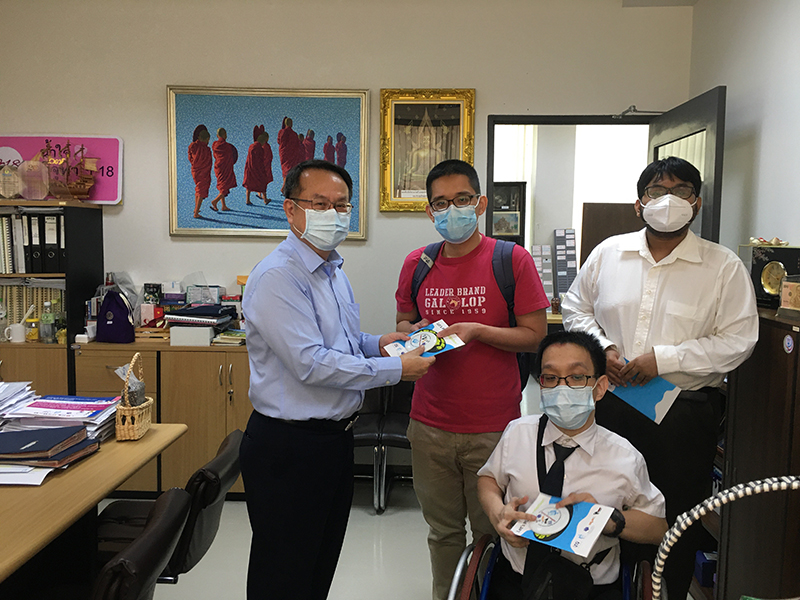 2. Mr. Piroon provided guests with a guidebook on how to play Dodge-bee to promote Disability Inclusive Sports (DIS) for the young generation.
