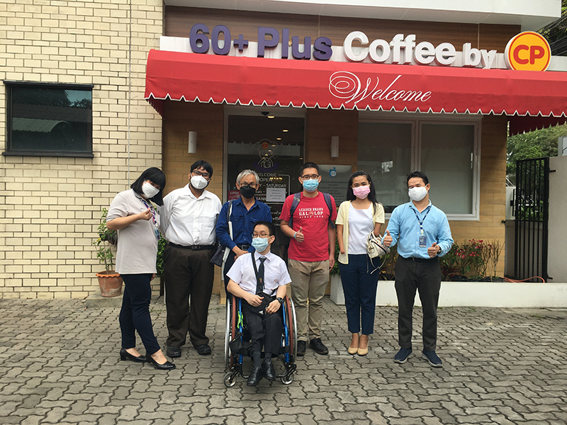 2. Mr. Piroon provided guests with a guidebook on how to play Dodge-bee to promote Disability Inclusive Sports (DIS) for the young generation.