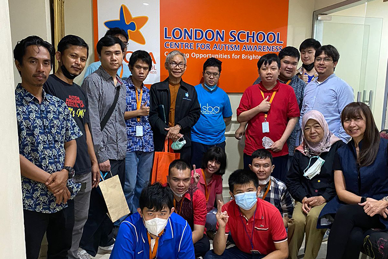 3. Mr. Somchai organized a meeting with the ASEAN Autism Network Secretariat Office on 17 October 2022, to transfer experiences and deliver work to the London School Centre for Autism Awareness (LSCAA).