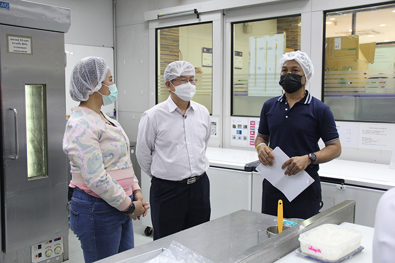 On September 30, 2022, Sook Baab Thai Jai Suan Peeang program, broadcasting on Thai TV Channel 5, visited APCD to film the 60+ Plus Disability-Inclusive Business (DIB) and vocational training for people with disabilities at The Asia-Pacific Development Center on Disability (APCD). It is to promote the potential of people with disabilities to have sustainable Disability-Inclusive careers and to raise public awareness of the benefits of an inclusive society.