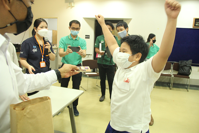 On 4 February 2022, Mr. Piroon Laismit gave welcome remarks to visitors (teachers and students) from the Thai Japanese Association School (TJAS) and wished them a happy pleasant class.