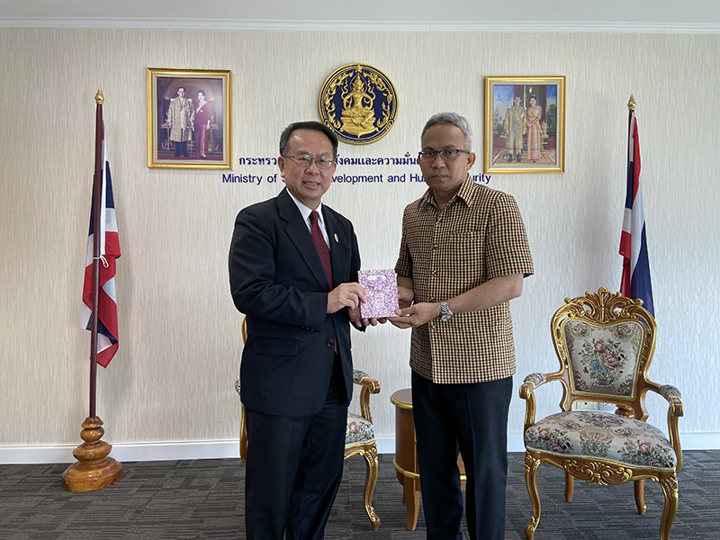 On 23 December 2022, Mr. Piroon Laismit, the APCD Executive Director paid a courtesy call on Mr. Anukul Peedkaew, the Permanent Secretary of the Ministry of Social Development and Human Security. They discussed future plans and collaborations.