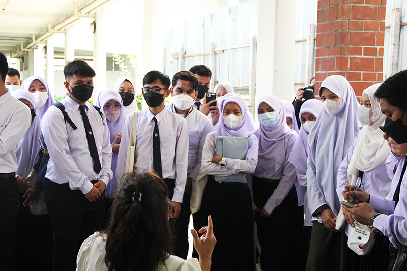 On 27 July 2022, Ms. Thitiporn Chirasawadi, the Director of Devawongse Varopakarn Institute of Foreign Affairs, Ministry of Foreign Affairs of Thailand, led Devawongse Varopakarn Institute team and University students from Southern Thailand to visit APCD.