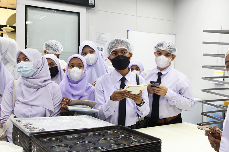 On 27 July 2022, Ms. Thitiporn Chirasawadi, the Director of Devawongse Varopakarn Institute of Foreign Affairs, Ministry of Foreign Affairs of Thailand, led Devawongse Varopakarn Institute team and University students from Southern Thailand to visit APCD.
