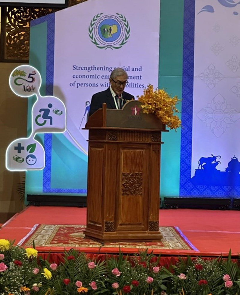 H.E. Dr. Tej Bunnag was at stage for the Opening Remarks. H.E. Dr. Tej Bunnag, representing APCD Foundation Chairman, delivers opening remarks at the 5th AP CBID Congress, while Mr. Piroon Laismit, APCD E.D. and Mr. Somchai Rungsilp, CDD Manager, play instrumental roles in coordinating between International and National Organizing Committees, ensuring the success of the Congress. In addition to that, Mr. Somchai Rungsilp, Community Development Department manager also co-chairs one of the plenary sessions.