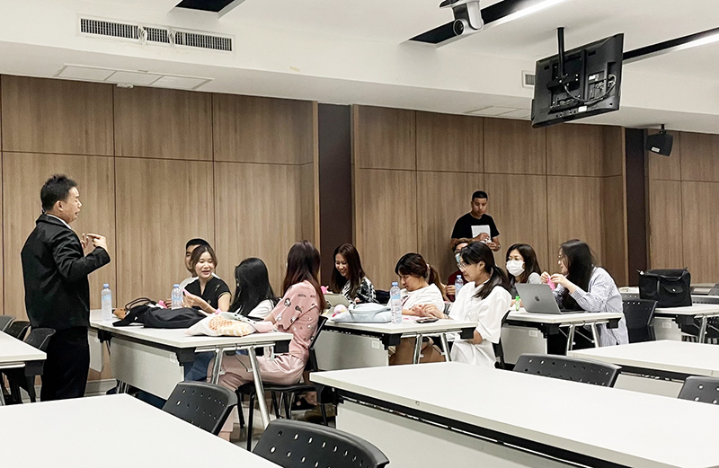 3. The SPD339 interns learned from Mr. Watcharapol, who shared his experiences and knowledge on disability inclusive business in Thailand. The workshop was introduced by Techer Kevin Cook.