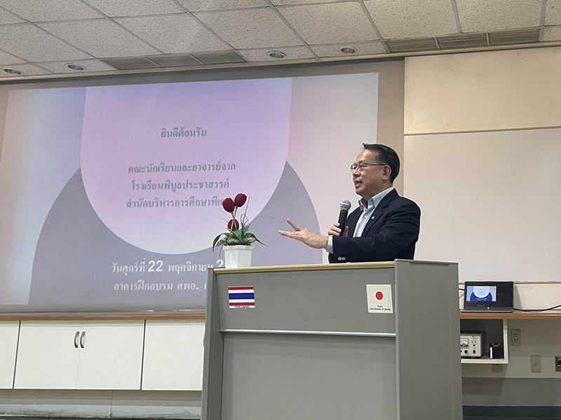 Mr. Piroon Laismit, Executive Director of APCD, extended a warm welcome to the visitors, setting a positive tone for the day's activities and discussions.