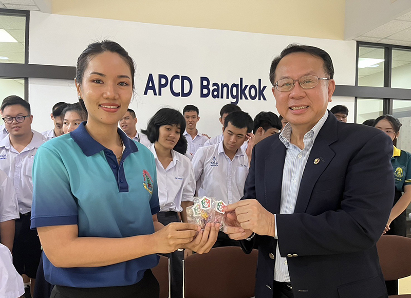 A representative Teacher, expressed appreciation to APCD for organizing the visitation program. She also gave a few of unique gifts to Mr. Piroon. This gesture highlighted the positive impact of the visit and the valuable insights gained by the students and teachers.