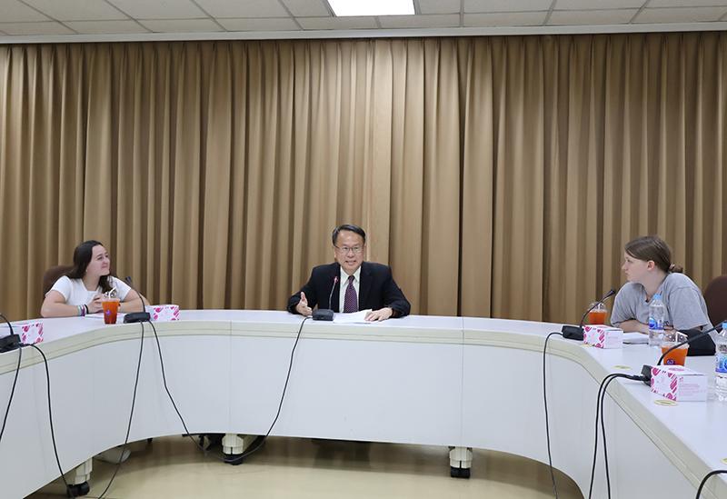 Mr. Piroon Laismit, APCD Executive Director, delivered welcome remark. 