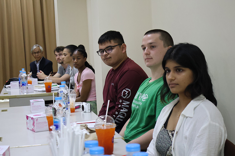 Rhodes College students were pay attention on APCD activities presentation.