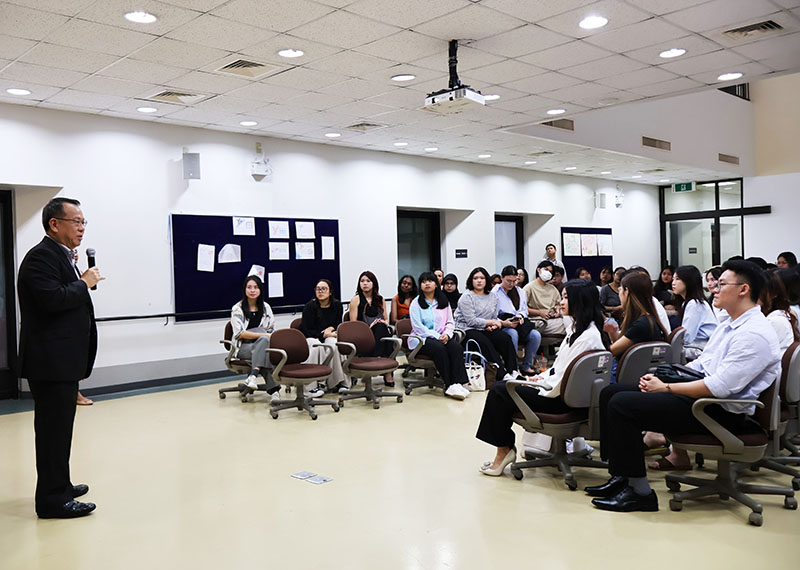Mr. Piroon Laismit, APCD Executive Director, gave a welcome remark and provided an overview of the organization.