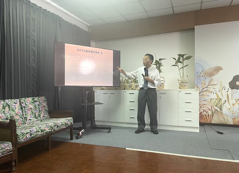 นาย Koichi Tani วิทยากรจาก Osaka Dousa-Hou Society นำเสนอในประเด็นหลักการและประวัติความเป็นมาของศาสตร์ Dousa-Hou