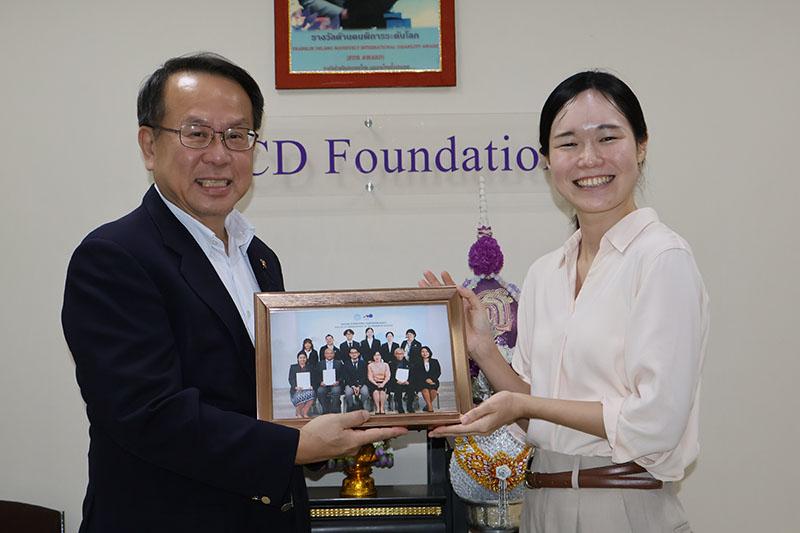 ในช่วงท้ายของกิจกรรม นายพิรุณ ลายสมิต ผู้อำนวยการบริการ ศพอ. ได้กล่าวคำอำลา คำขอบคุณ และมอบของที่ระลึกให้กับคุณอิทาโกะ