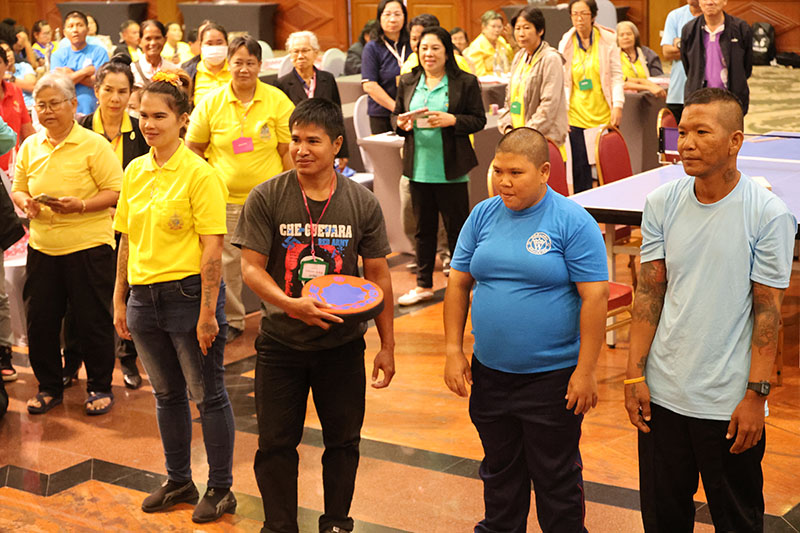 Persons with mental disabilities and their supporter participated a small completion of Dodgebee facilitated by Ms. Siriporn.