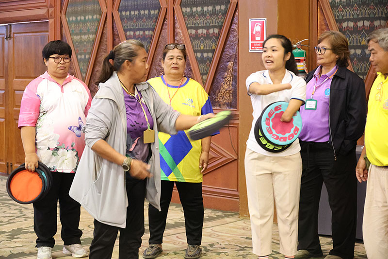 Persons with mental disabilities and their supporter participated a small completion of Dodgebee facilitated by Ms. Siriporn.