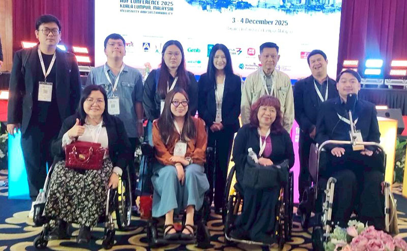 ผู้แทนจากประเทศไทยทั้ง 10 ท่าน ร่วมปฏิบัติงานในระหว่างประชุมโดยมี คุณเสาวลักษณ์ ทองก๊วย ประธาน ADF ที่ได้รับเลือกตั้งใหม่ และเป็นกรรมการบริหาร ศพอ. พร้อมด้วยผู้ช่วยศาสตราจารย์ ดร. อรุณี ลิมมณี ผู้เชี่ยวชาญด้านนโยบายโครงการการจ้างงานและธุรกิจที่คนพิการมีส่วนร่วม รวมถึงผู้แทนจาก Thisable.me และ Transportation For All (T4All)