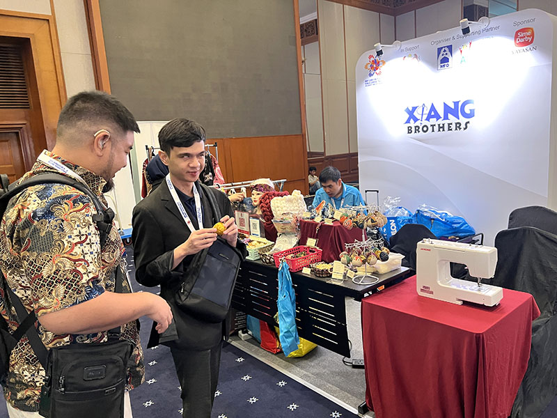 การรวบรวมเอกสารและวัสดุจากผู้จัดแสดง และการจัดทำแนวทางปฏิบัติในการแลกเปลี่ยนเอกสาร