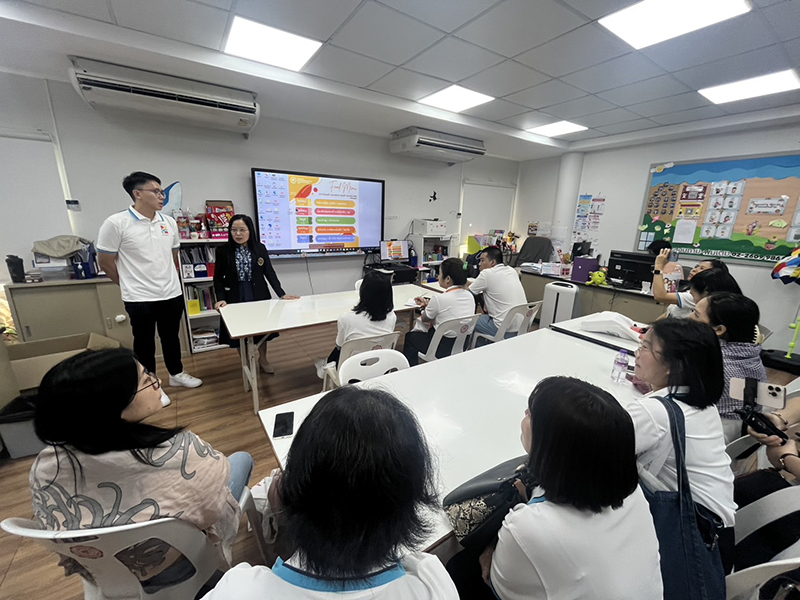 On 18 February, the delegates visited Srinakharinwirot University Prasarnmit Demonstration School (Secondary), Bangkok. They learned back group and inclusive curriculums development through the presentation by management team and the teachers from the school. Particularly, some techniques provided for students with developmental disorders and autism make inclusive classrooms possible where students with and without disabilities can study together in subjects such as math, English, and science. They also have separate classrooms for students who live with disabilities. The delegates appreciated the management team and the teachers, and they took a group photo together.