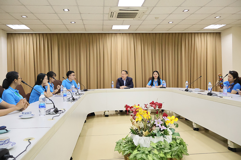 On 19 February, the delegates visited APCD. Mr. Piroon Laismit, Executive Director of APCD, welcomed the delegates and provided welcome remarks.