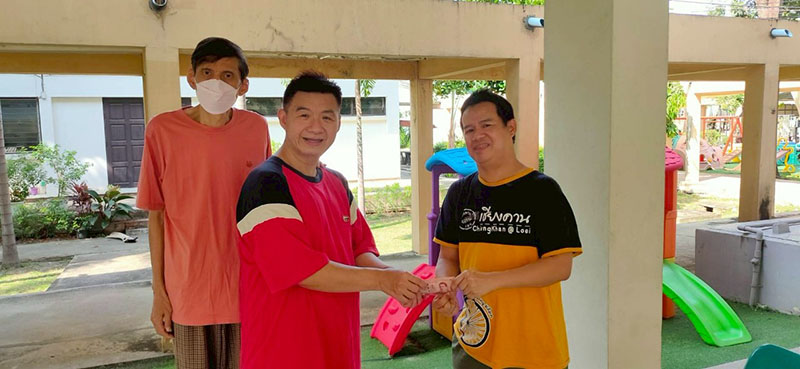 APCD staff support the fund-raising activities to the Dao Ruang group.