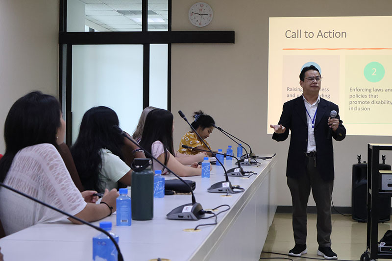 Mr. Watcharapol Chuengcharoen, Chief of Networking and Collaboration, gave a presentation on APCD’s key activities.
