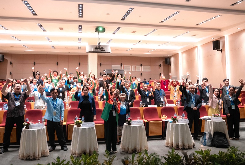 มีผู้เข้าร่วมมากกว่า 60 คน ร่วมการประชุมเครือข่ายออทิสติกอาเซียน รวมถึง สมาชิก AAN องค์กรคนพิการใน สปป. ลาว ศพอ. และผู้แทนหน่วยงานต่างๆ