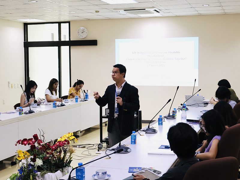 Mr. Watcharapol Chuengcharoen, Chief of Networking and Collaboration, discussed APCD’s initiatives aimed at promoting disability-inclusive development. His presentation emphasized human rights, social development, diversity, environmental sustainability, and empowerment.
