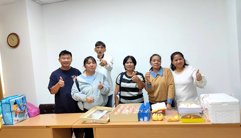 Dao Ruang Group members took a group photo after the meeting