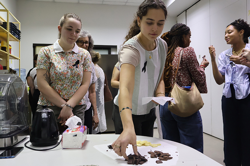 The student tested chocolate made by staff with disability and visited APCD 60+ plus Bakery & Chocolate café which facilitated by Ms. Supaanong Panyasirimongkol and Ms. Thorfan Dechachainimit.