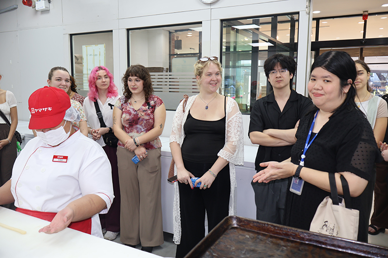 The student tested chocolate made by staff with disability and visited APCD 60+ plus Bakery & Chocolate café which facilitated by Ms. Supaanong Panyasirimongkol and Ms. Thorfan Dechachainimit.