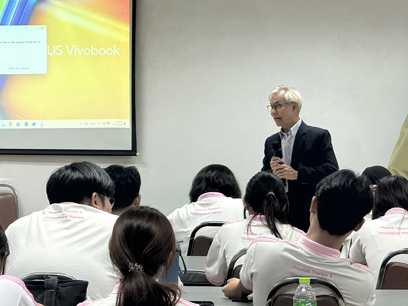 Mr. Somchai Rungsilp, Community Development Manager of APCD shared APCD’s experiences and lesson learned on implement of Community-Based Inclusive Development (CBID) to the 4th year physical therapy students at Mahidol University.