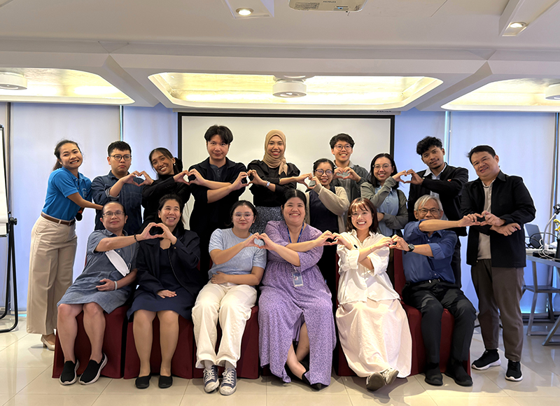 A group photo of participants DEP staff and APCD, along with resource persons.