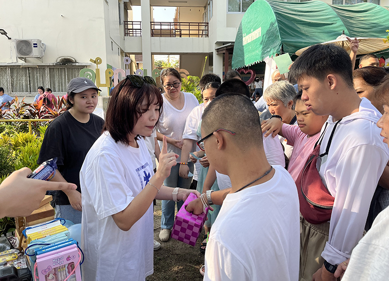 Ms. Thorfan Dechachainimit facilitated the Lucky Game