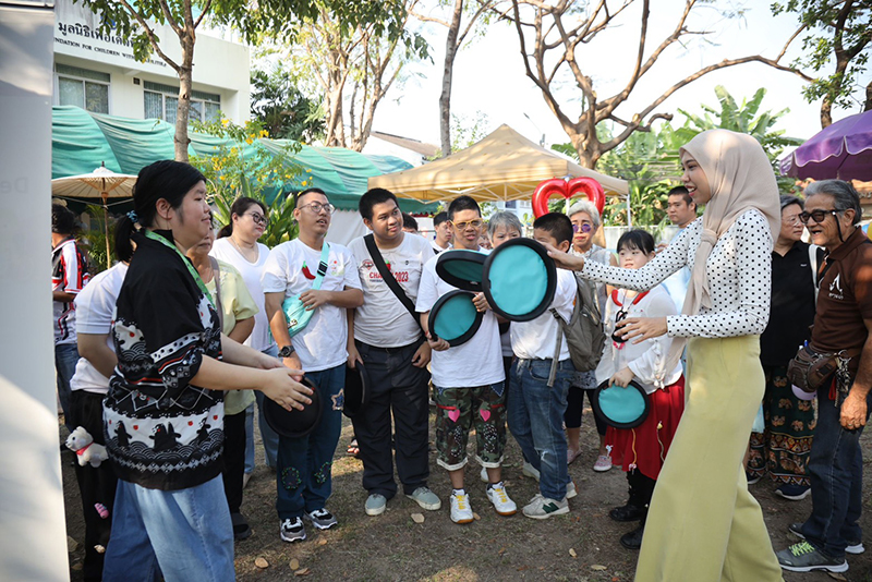 Ms. Supaanong and Ms. Prim Kaewpradab facilitated pair stage of Dodgebee game for children with disabilities