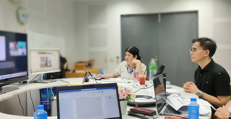 Dr. Theeraphong Bualar, survey team leader from Burapha University presented the findings and recommendations at APCD office.