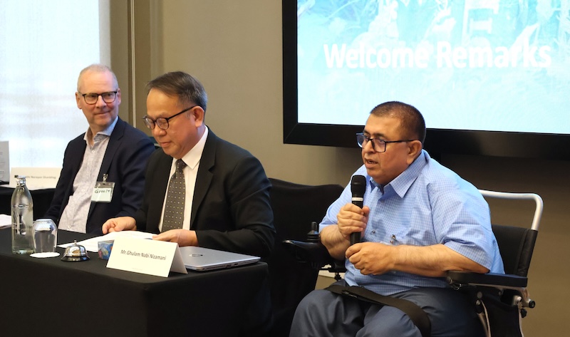 รูปที่ 4 : Mr. Ghulam Nabi Nizamani ประธานเครือข่าย CBR/CBID Asia-Pacific Network เป็นผู้ร่วมดำเนินการเปิดการประชุม
