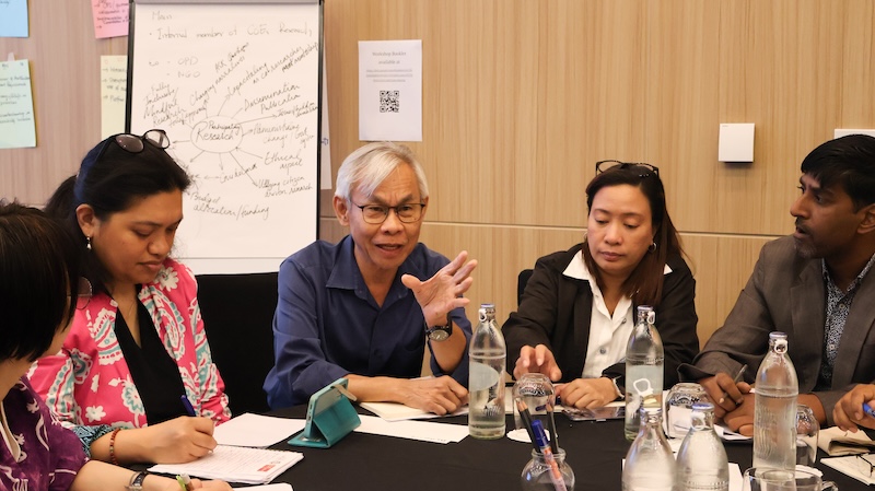 รูปที่ 5 : นายสมชาย รุ่งศิลป์ เข้าร่วมในการประชุมกลุ่มย่อย ในประเด็นความยั่งยืนและการระดมทรัพยากร 
