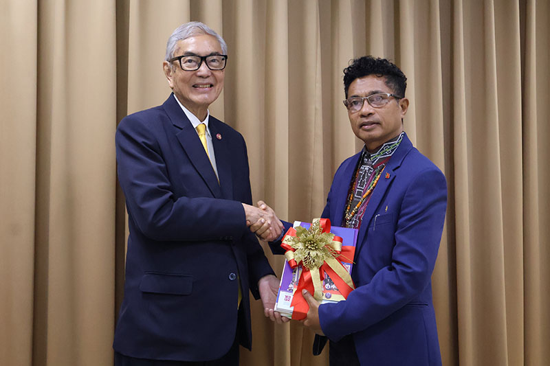 Timorese Vice Prime Minister visits APCD and joins baking workshop!