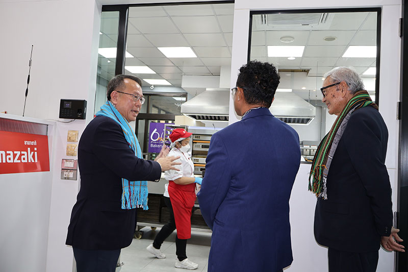Timorese Vice Prime Minister visits APCD and joins baking workshop!