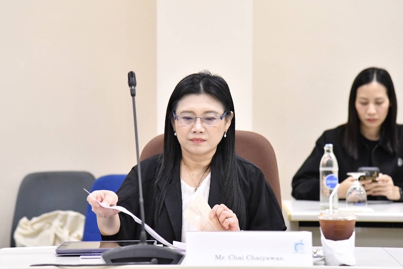 Ms. Varabhorn Leekulnimit, Vice President, Corporate Sustainability Department, representing Mr. Chai Chaiyawan, Member, APCD Foundation Committee / President, Thai Life Assurance Public Company Limited