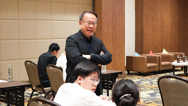 Picture 5: Mr. Piroon Laismit, Executive Director of APCD, gave an encouragement to the trainees.
