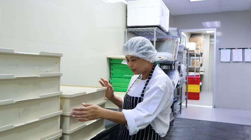 Picture 7: The trainee assisted with banquet preparations.