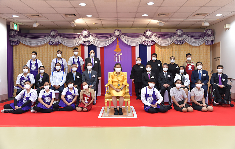 สมเด็จพระกนิษฐาธิราชเจ้า กรมสมเด็จพระเทพรัตนราชสุดาฯ สยามบรมราชกุมารี เสด็จพระราชดำเนินเป็นการส่วนพระองค์ ไปทรงเปิดโครงการ 60+Plus Kitchen by CP