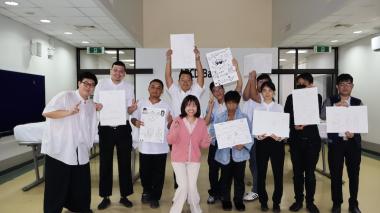 รูปถ่ายหมู่ของผู้เข้าร่วมละวิทยากรในวันที่ 1